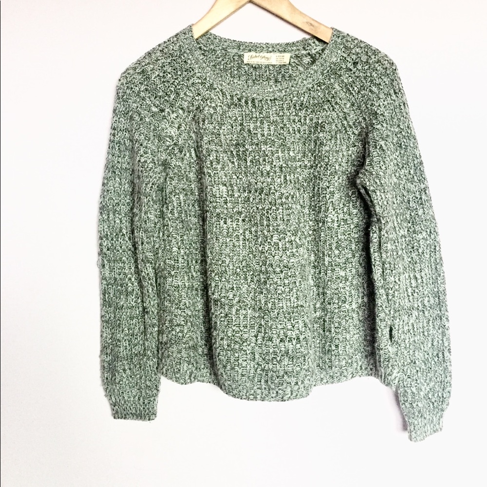 BLACK AND WHITE KNITTED SWEATER